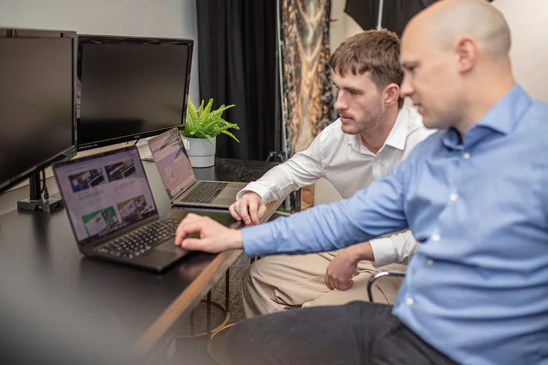 David and Luke from Halizona going through website pages on a laptop